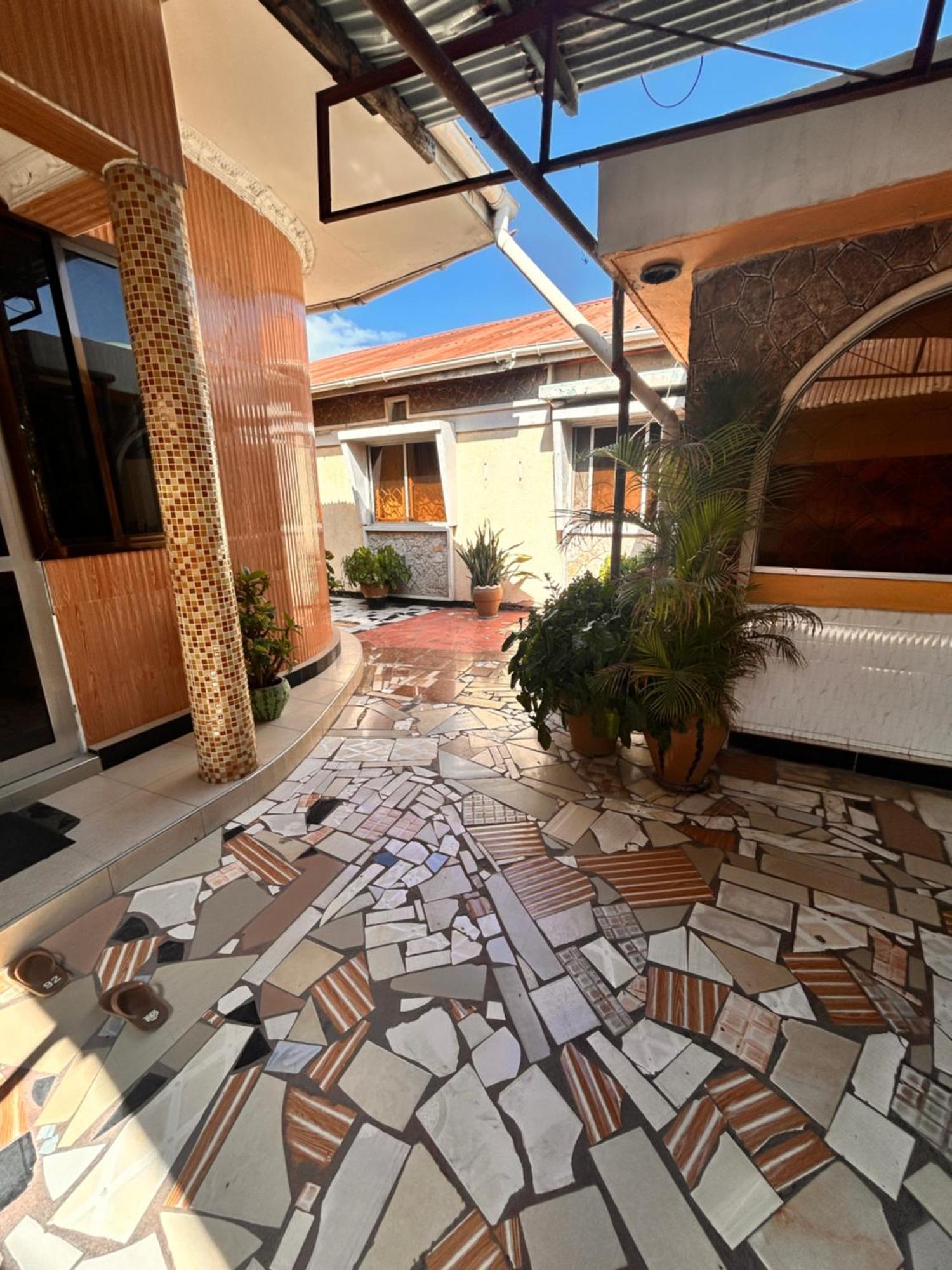 Bed and Breakfast Tanpak Gardens Bnb Дар-эс-Саламе Экстерьер фото