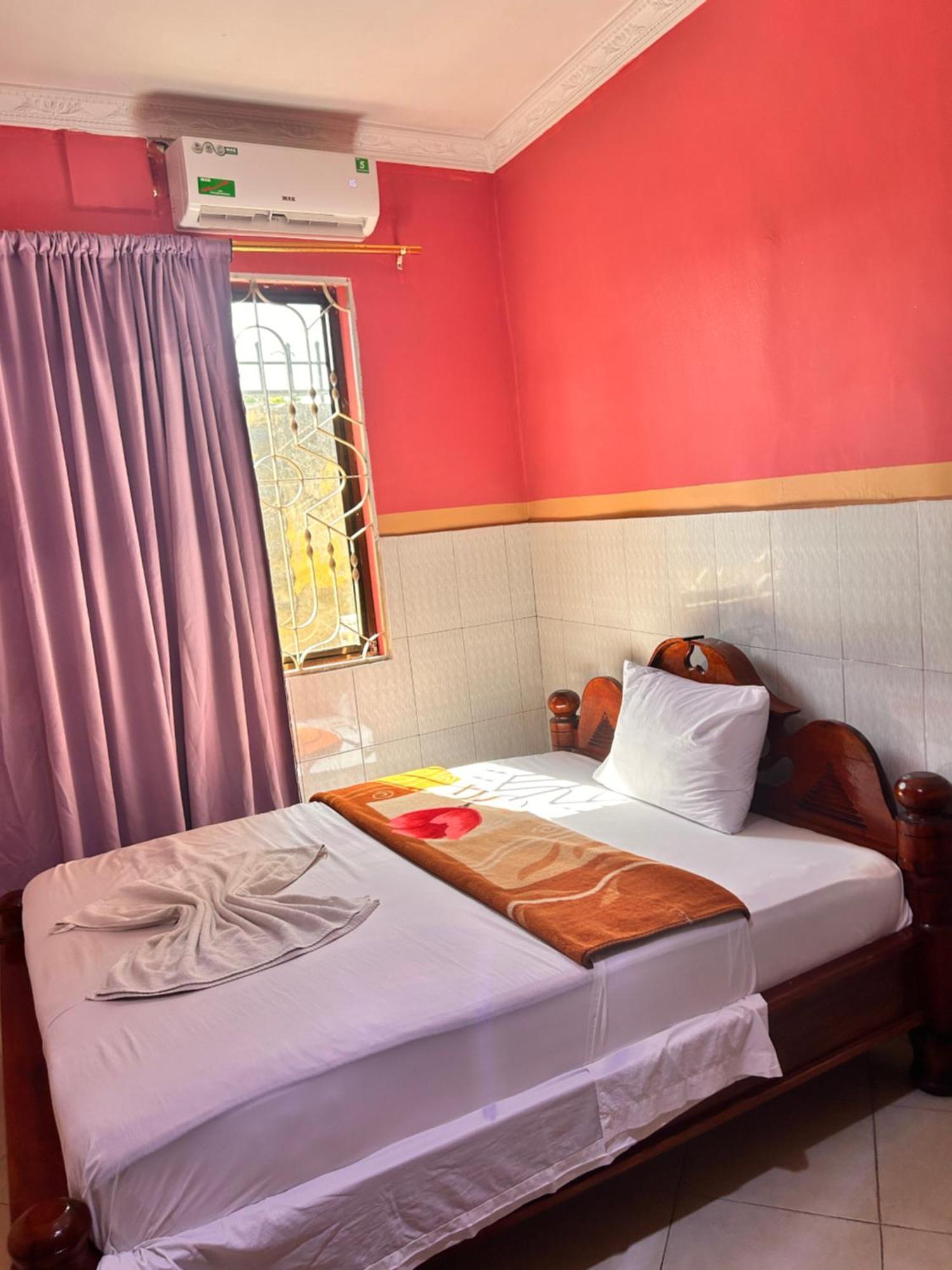 Bed and Breakfast Tanpak Gardens Bnb Дар-эс-Саламе Экстерьер фото