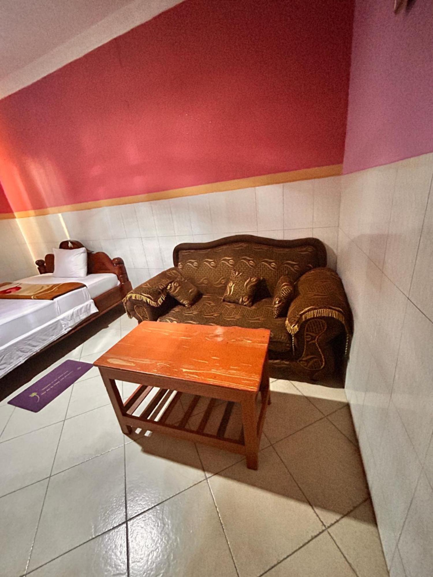 Bed and Breakfast Tanpak Gardens Bnb Дар-эс-Саламе Экстерьер фото